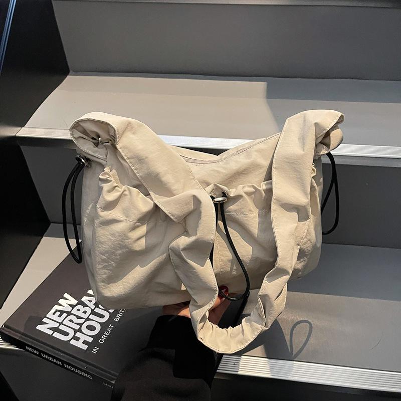 Koreanische Ins Kordelzug Falten Wolken Tasche Frühling 2026 Neu Leichte Nylon Schulter Umhängetasche