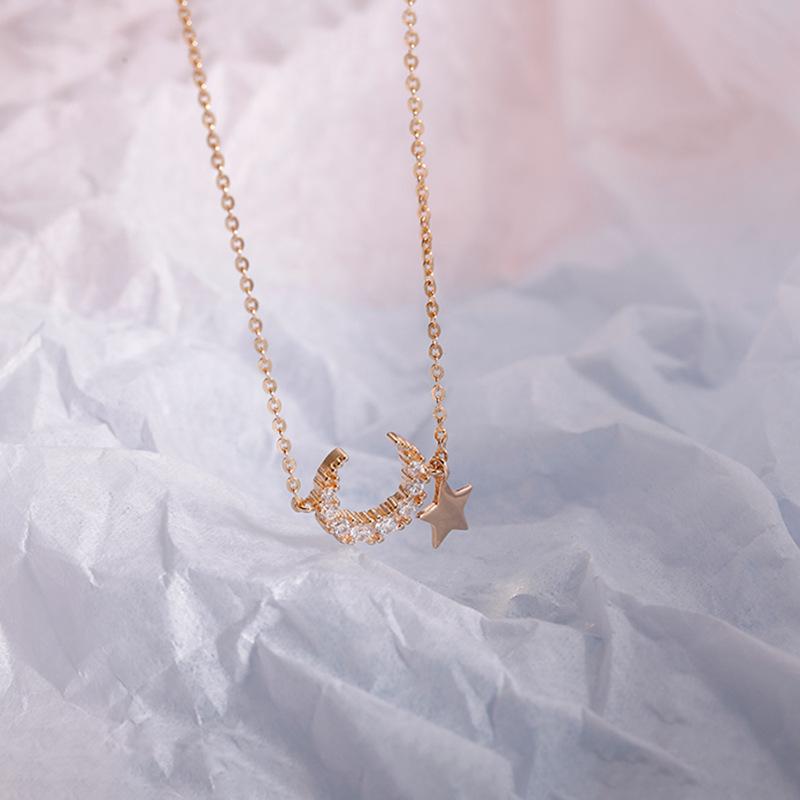 

Gold-Plated Sterling Silver Star & Moon Pendant Necklace for Women - Light Luxury Clavicle Chain in Niche Design Gold Pendant + Necklace [40+5CM]