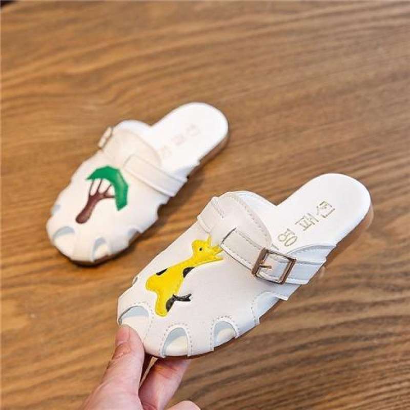 

Children s slippers 2025 summer new cartoon hollow bag head girls wear non-slip soft bottom medium and older children s cool slippers 39 олений