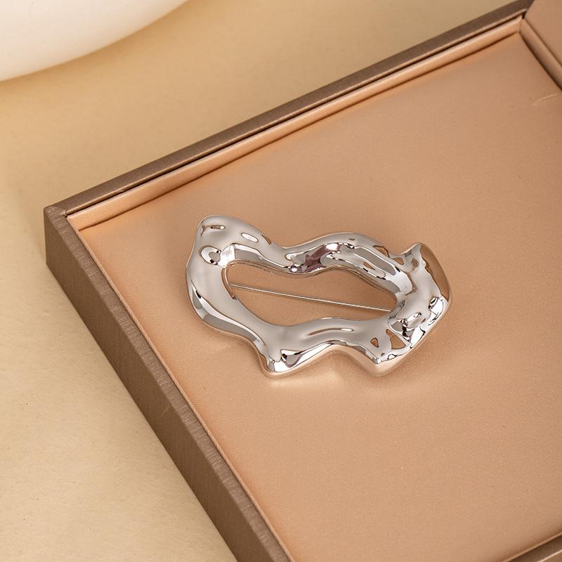 Personality Geometric Metal Wind Brooch Simple Design Sense Irregular Lava Three-Dimensional Pin
