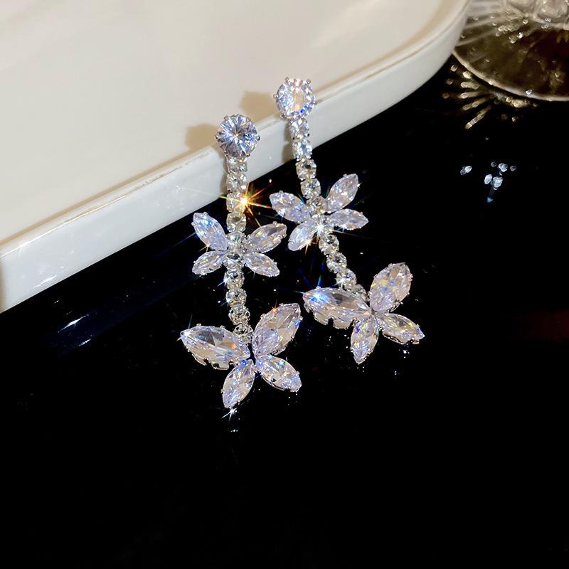 Exquisite French Zircon Flower Jewelry Set: Court-Style Clavicle Necklace & Pendant Earrings