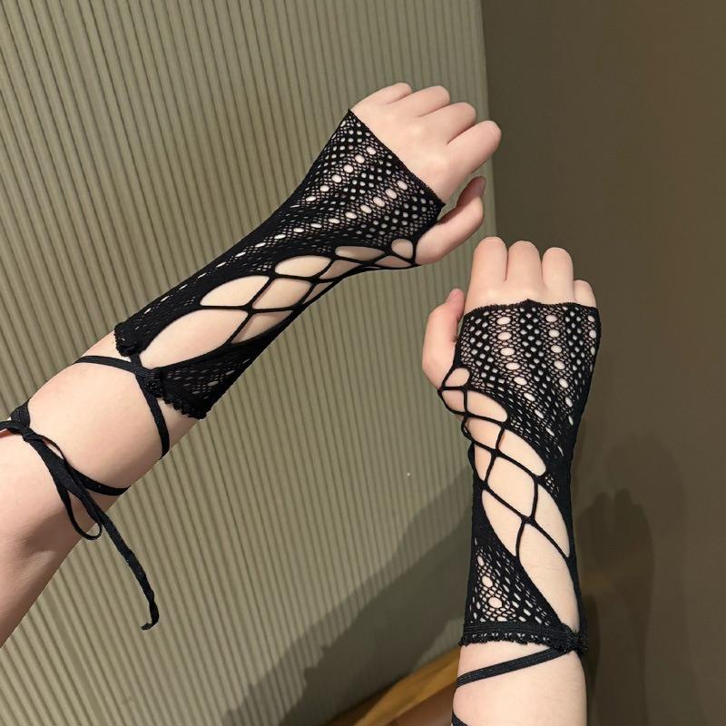 

Jubilee Year Y2K Hottie Vintage Lace Cross Tie Cuffs Women Thin and Sexy Hollow Out Design Concealer Gloves Cross Strap Gloves One Size
