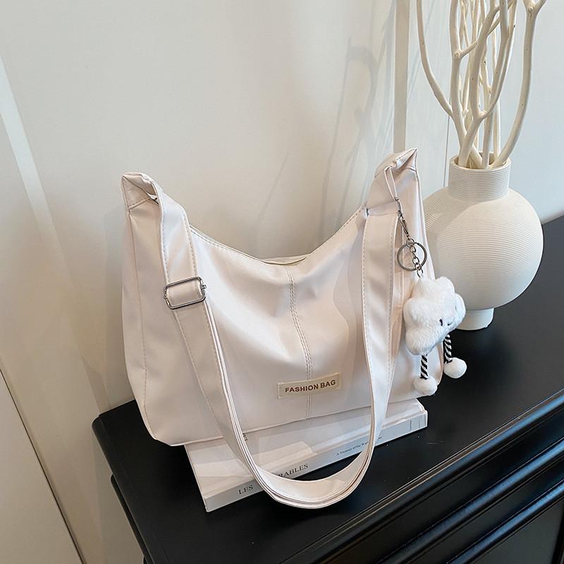 Simple Solid Color Letter Decoration Women Casual Shoulder Bag With Pendant For Casual Outings