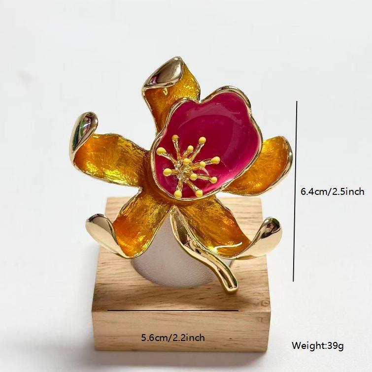 Design sense three-dimensional flower shape dripping oil ring metal wind exaggerated personalized bracelet
