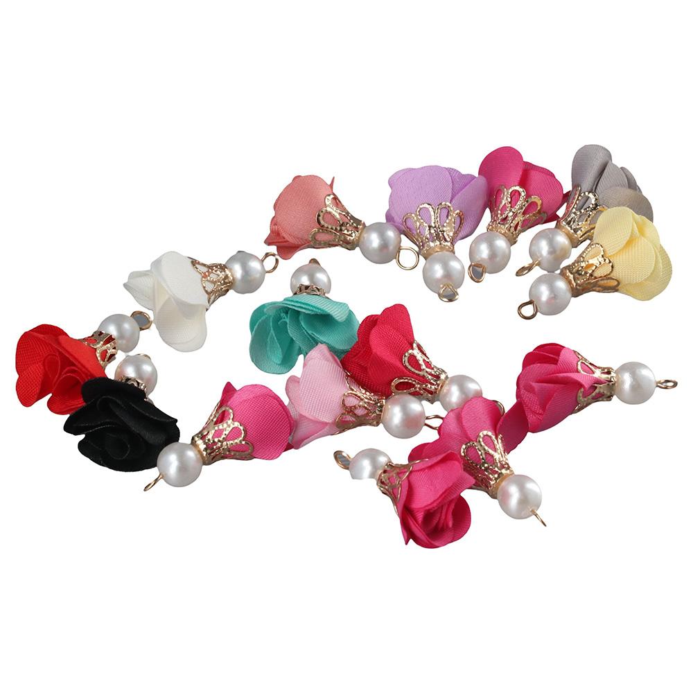 

ткань с металлическими подвесками в виде цветов, разноцветные подвески с кисточками и лепестками, ювелирные аксессуары