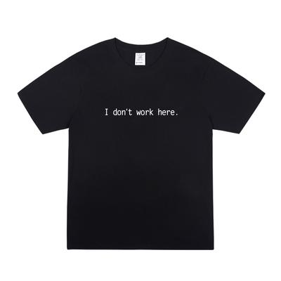 Camiseta Gráfica IT Mad Man Roy The Same I Don T Work Here Estampada em Letras Masculina e Feminina Manga Curta Roupa Masculina