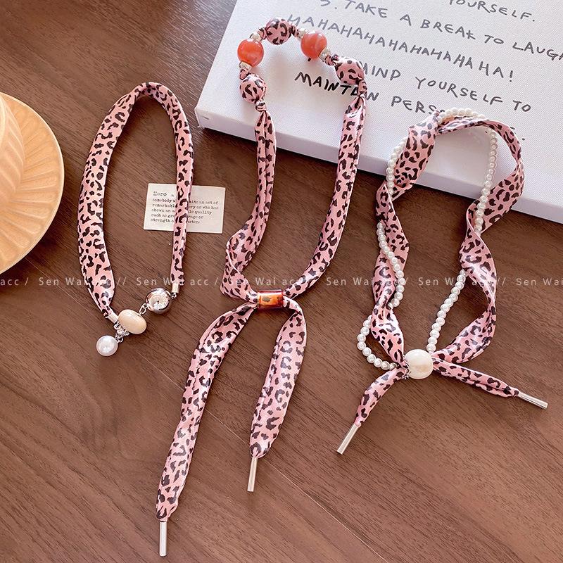 Pink Leopard Print Magnetic Pearl Necklace Women's 2026 New Niche Sweater Chain Light Luxury Accessories