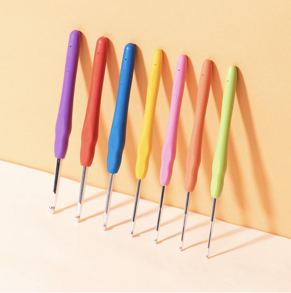 Knitting & Crochet Set: TPR Soft Handle Tools for Handmade DIY Scarves and Wool Projects