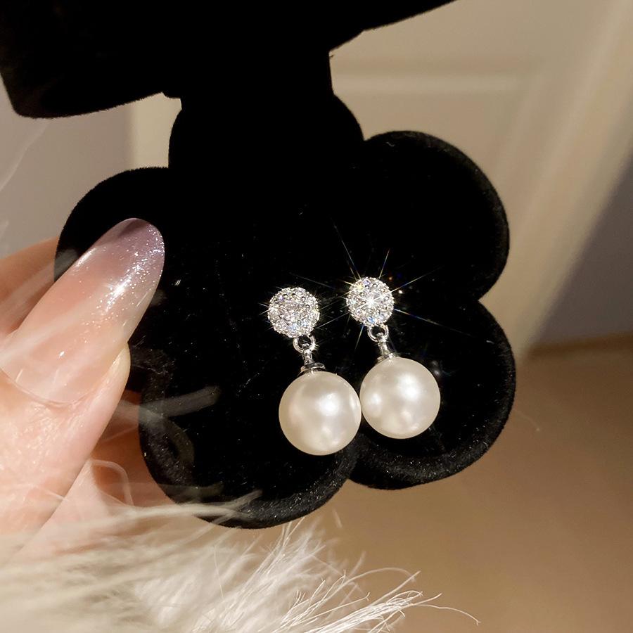 French Retro Zircon & Pearl Geometric Stud Earrings: Luxurious and Fashionable Accessories for Women