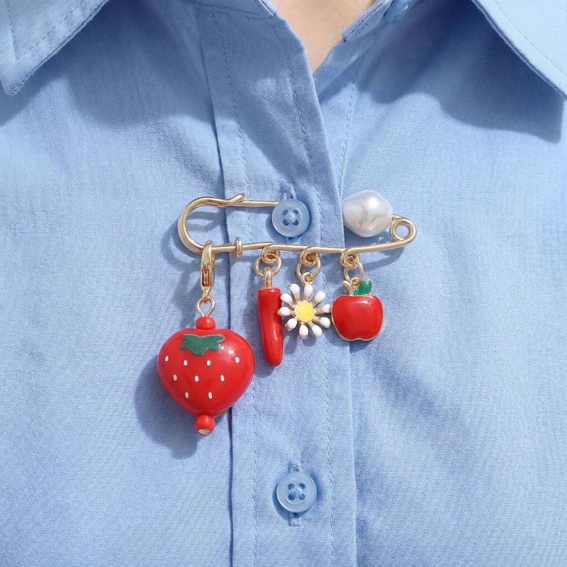 Ozean-Element Brosche für Damen Quasten-Kette Mit Stilvollem Erdbeer-Herz-Design Für Mode