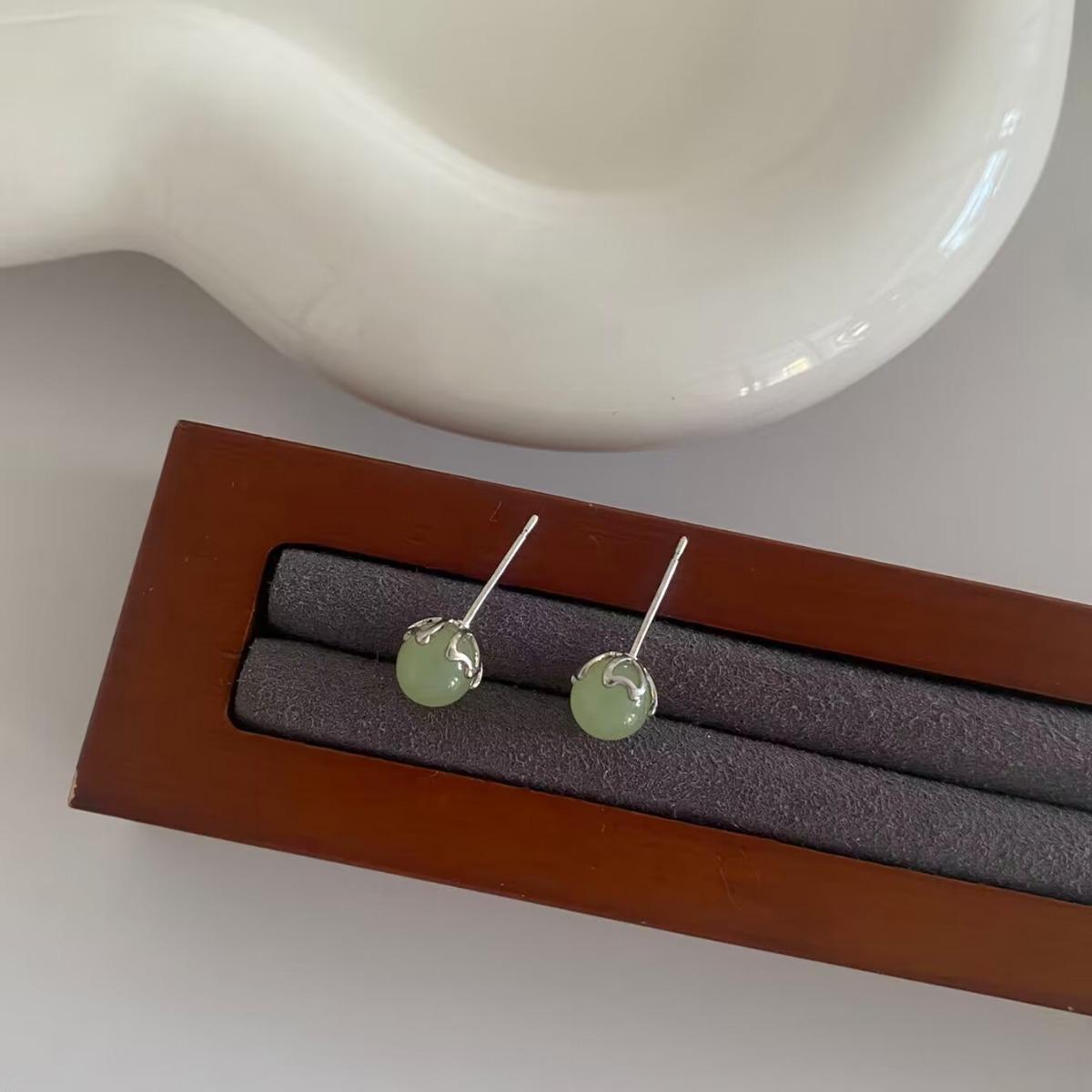 S925 Sterling Silver Cat s Eye Stone Bead Stud Earrings - Light Green Luxury