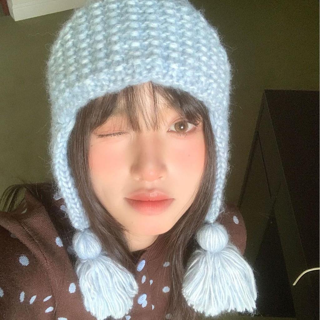 2025 Korean Style Knit Hat: Large Fit, Face Slimming, Warm Ear Protection, Solid Color, Autumn/Winter Fashion.