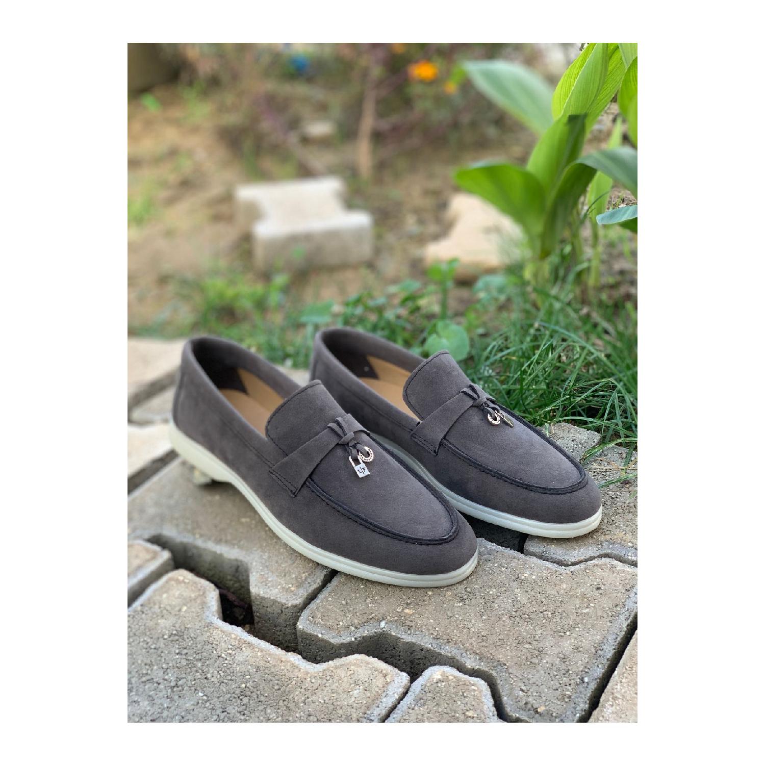 

Чоловічі сірі лофери 40 сірий колір