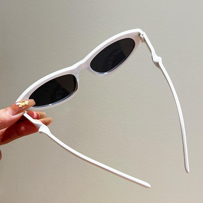 Fashion Vintage Cat Eye Sunglasses Women Men Trendy Punk Luxury Designer Retro Pink Bent Shade Small Frame