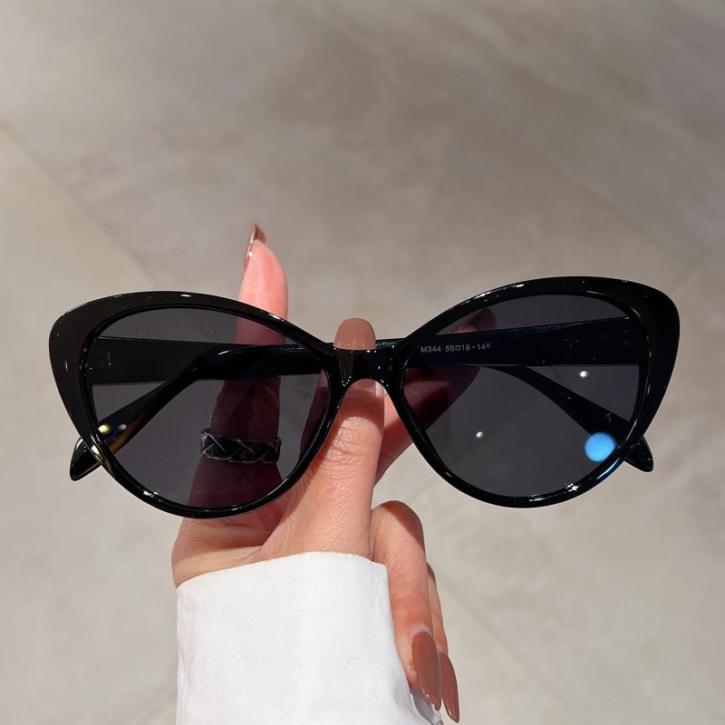 Vintage Oversized Cat Eye Sunglasses Women Fashion Trending Luxury Brand Designer Popular Sun Glasses Sexy Ladies Punk Shades Uv