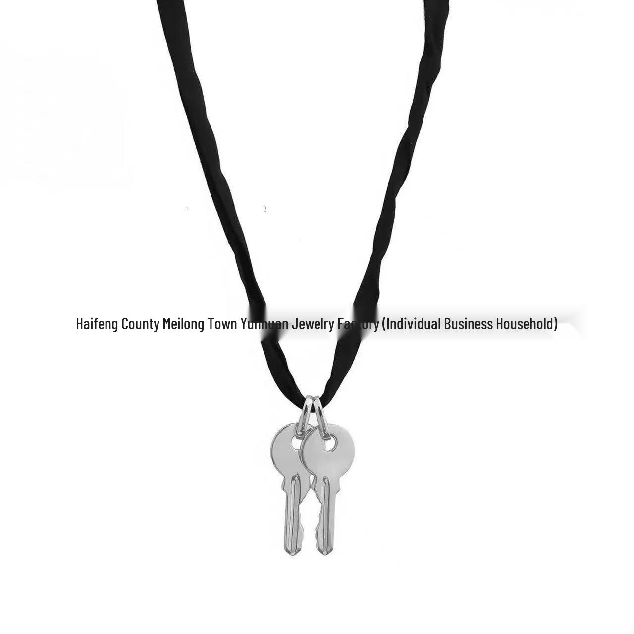 Минималистичное металлическое ожерелье-ключ высокого класса на длинном тканевом шнурке