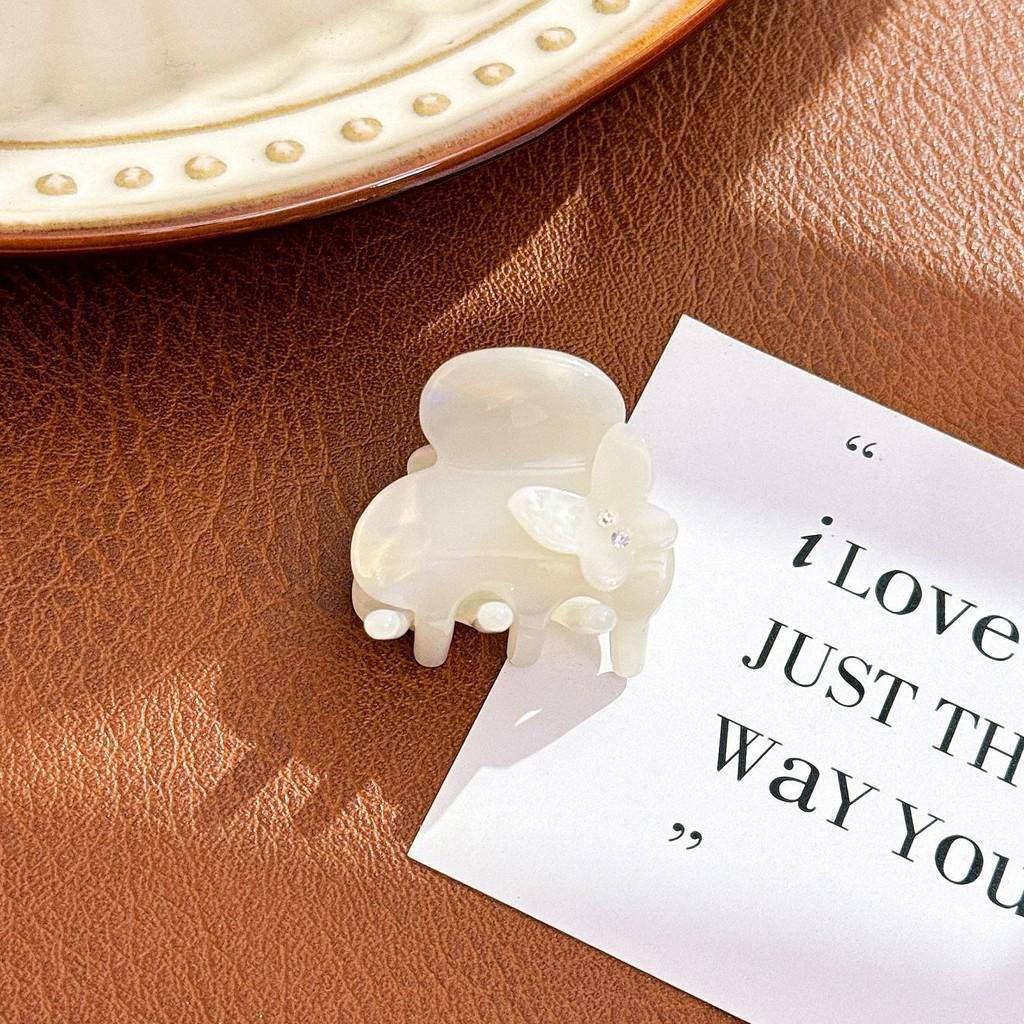 Elegant Koreansk Stil Fjäril Och Blomma Hårklämma För Kvinnor Med Mjuk Skonsam Design