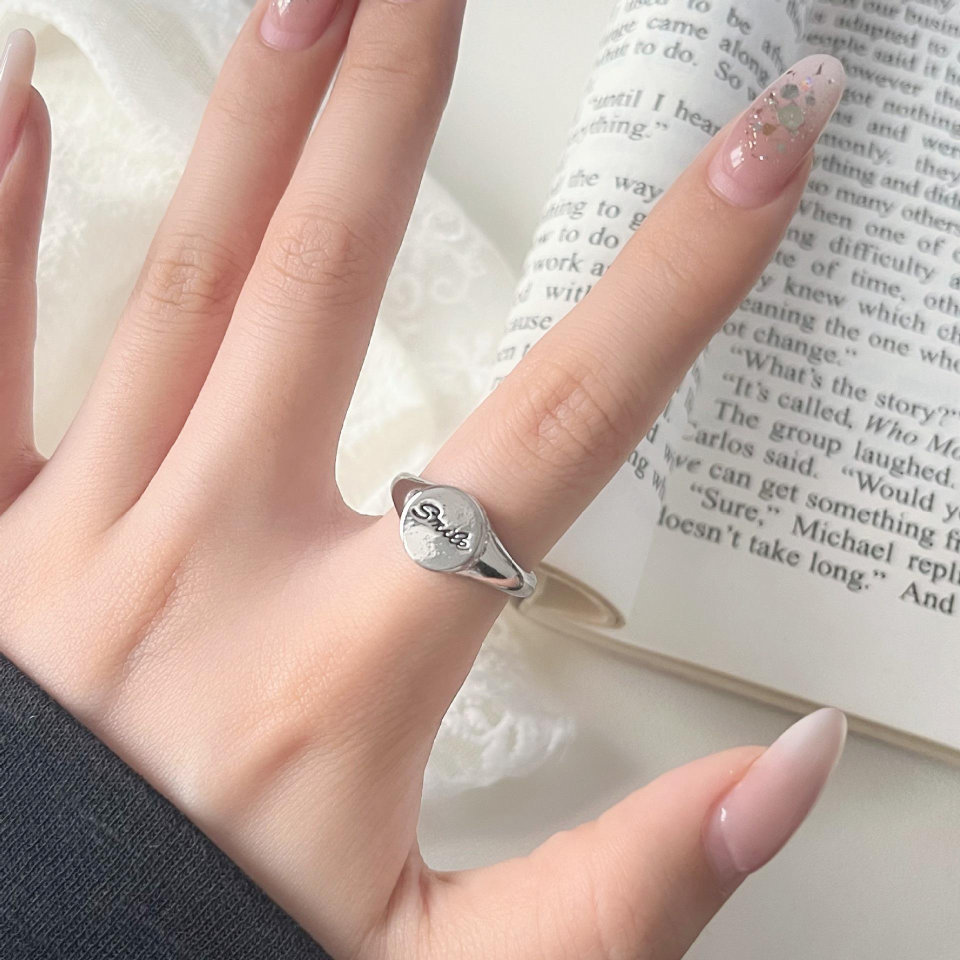 

Exquisite Simple Smile Engraved Oval Open Ring – Versatile High-End Everyday Accessory Adjustable Open