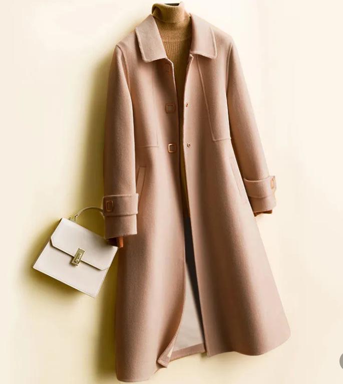 2021 Schmaler doppelseitiger Wollmantel in mittlerer Länge mit quadratischen Knöpfen und Puppenkragen