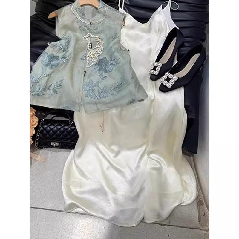 

Премиальный вышитый китайский топ сатиновый синий жилет новый M (under 50kg recommended)