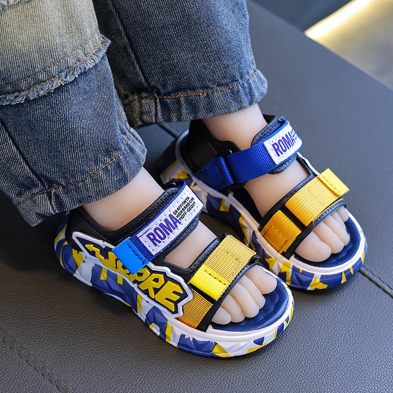 Boys' 2024 Summer Korean-Style Casual Beach Sandals with Soft Soles.