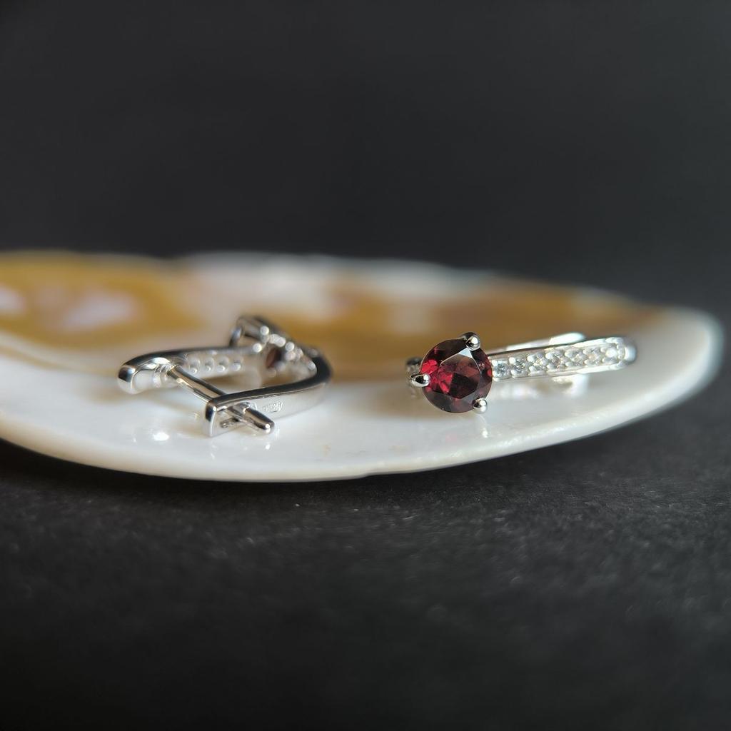 Серебряные серьги с натуральным гранатом 1.411ct (2195832)