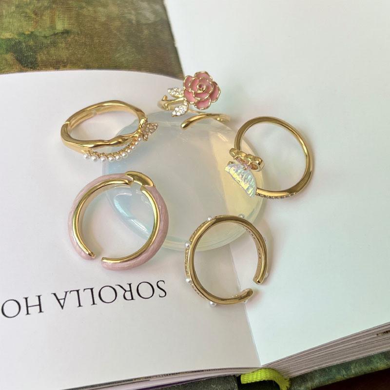 Flower Contemporary Design Adjustable Ring For Women With Gorgeous Butterfly And Dazzling Details Pearl