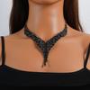 Ensemble de bijoux de luxe pour robe de soirée en diamants: Boucles d'oreilles à pampilles haut de gamme et collier pour mariages