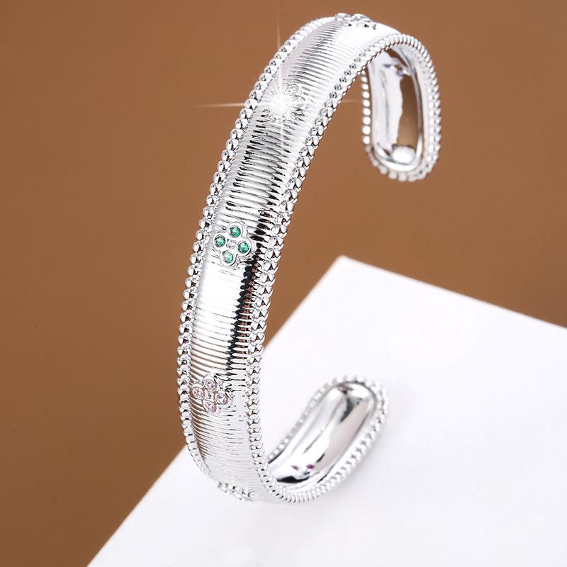 Elegant Clover Bracelet with Zirconia - High-End, Versatile, Personalized Women s Jewelry