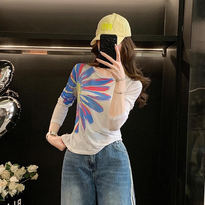 

Women s Spring White Floral Long Sleeve Cotton T-Shirt with Straight Leg Striped Jeans M