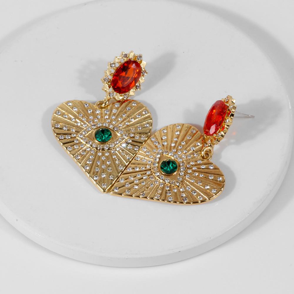 Fashionable Heart Shaped Alloy Stud Earrings For Women Ideal For Urban Style