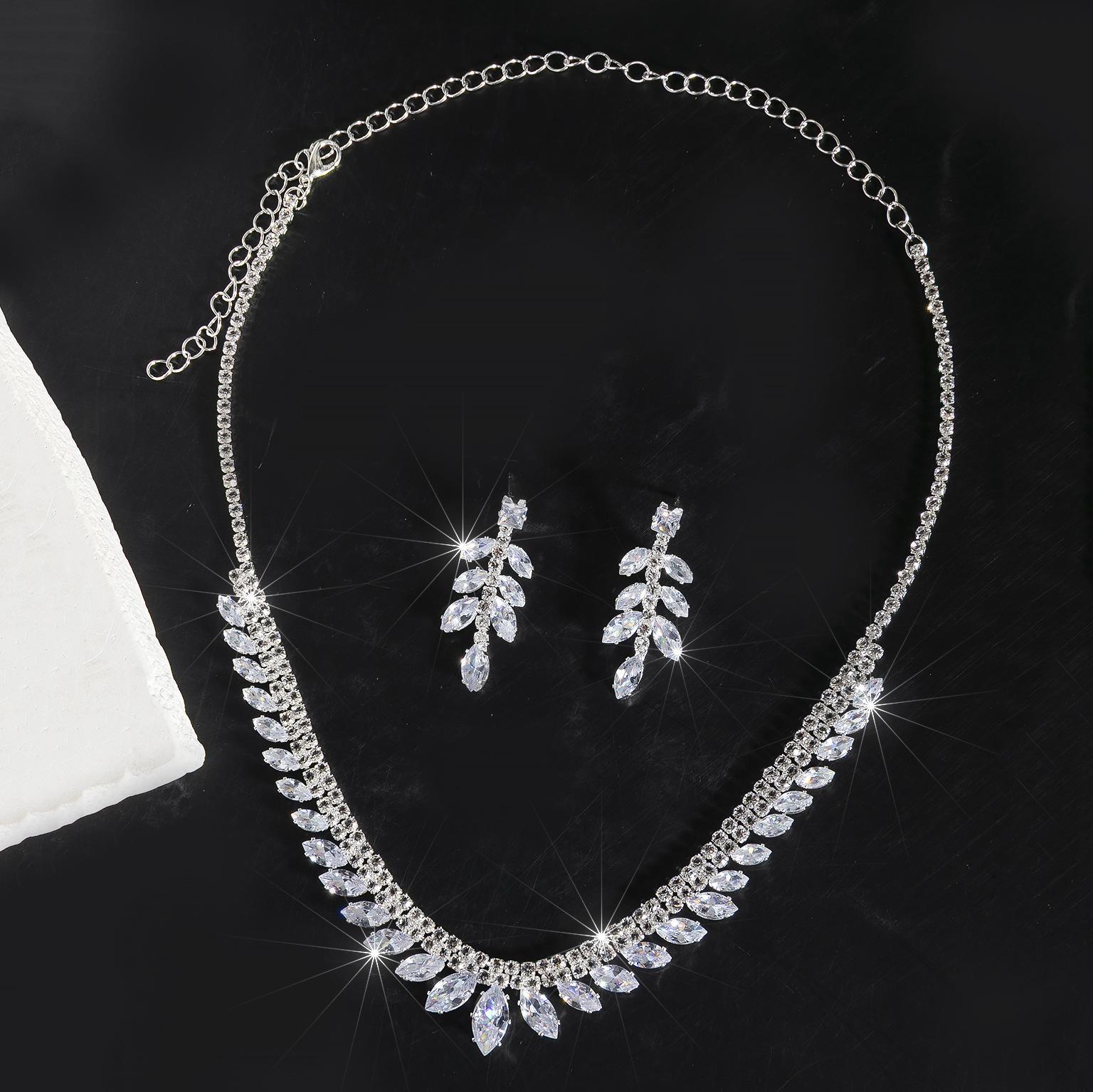 

Europe, America, Zircon Necklace Earrings Two-Piece Set Elegant Collarbone Chain Wedding Clothing Accessories серебряный