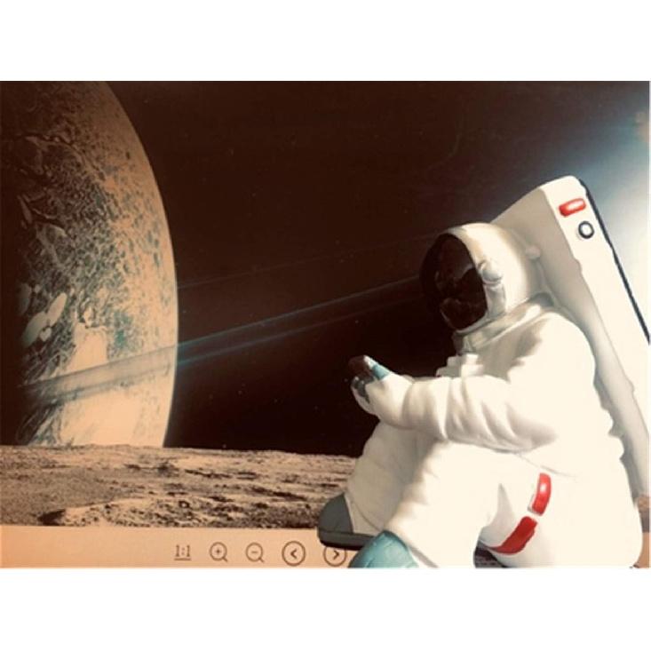 Phone Holder for Desk, Creative Astronaut Cell Phone Stand Tablets Phone Holder Phone Supporter for iPhone, Ipad, Samsung Phone (A)