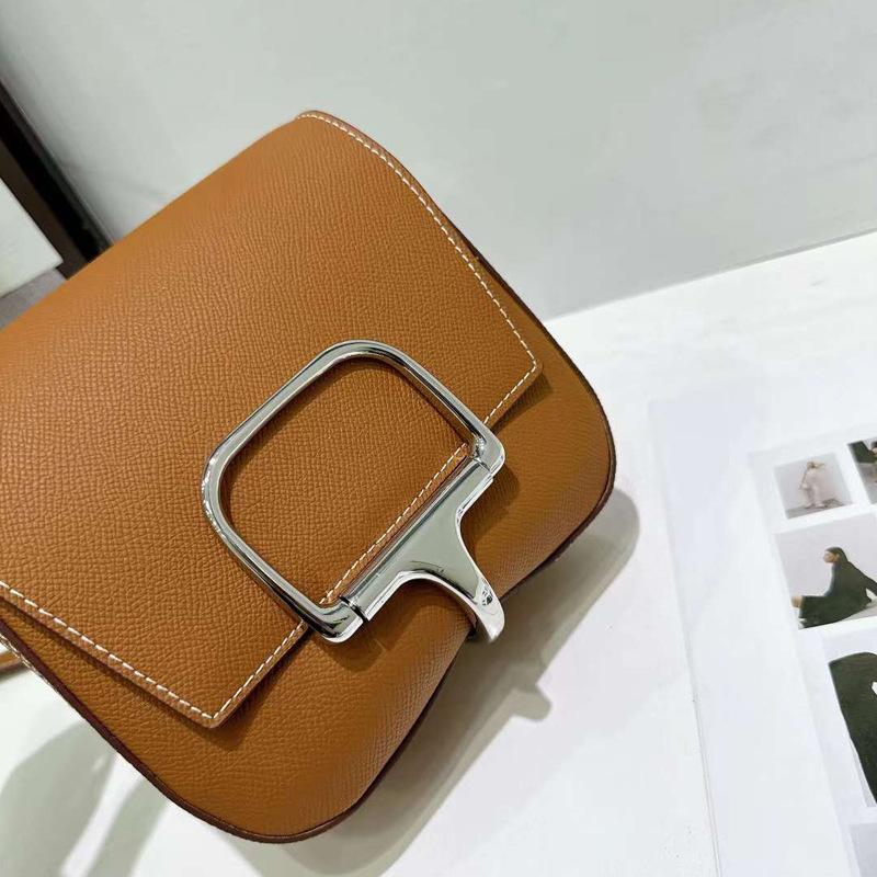 Crossbody Sedlová taška Nová Pravá kůže DellaElan Medová Boková Taška z hovězí kůže Zadní část Taška s potiskem dlaně D-přezka Čtvercová taška Horizontální PP taška