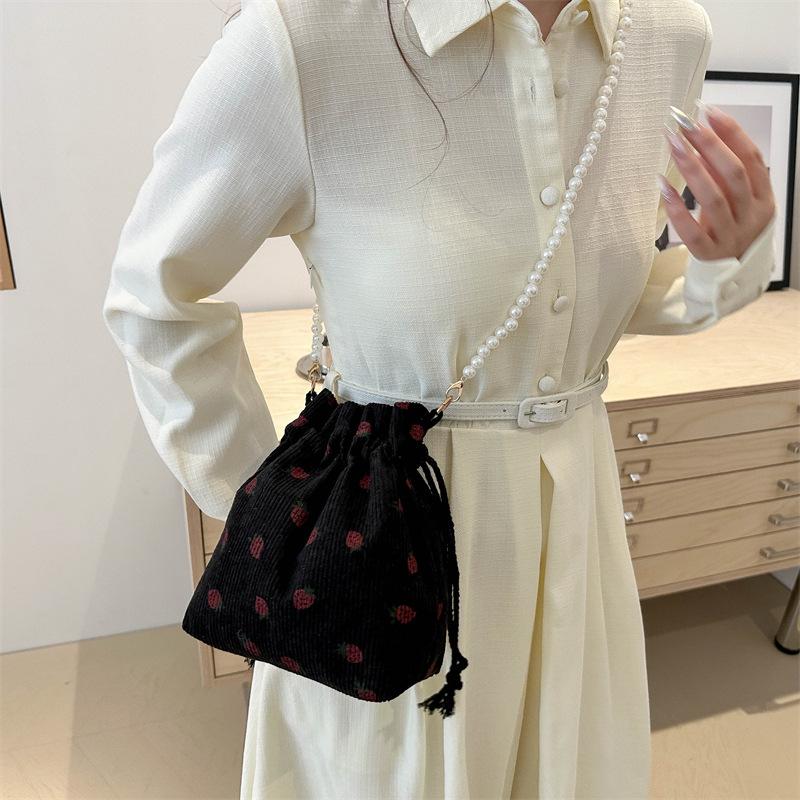 Strawberry Print Niche Design Commuter Crossbody Bag Summer New Simple Handbag Retro Fashion Bucket Bag
