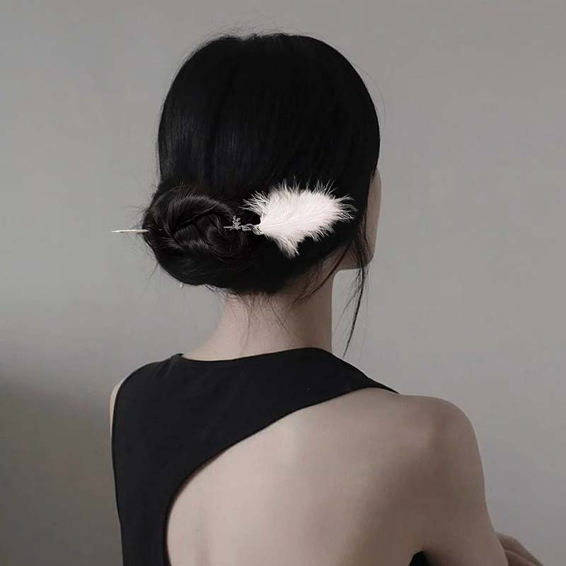 New Chinese Style White Feather Hair Stick For Women Simple Metal Hanfu Chopsticks Hair Clip Pin Headwear Jewelry Accessories