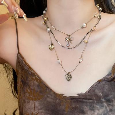 Diamantbeströdd ihålig kärleksrosett hängsmycke halsband retro lätt lyx utsökt nyckelbenskedja nischad temperament mångsidigt smycke