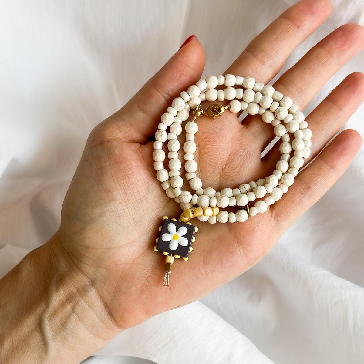 

European and American French white turquoise bead necklace, heart-shaped glass pendant, sweet sweater chain