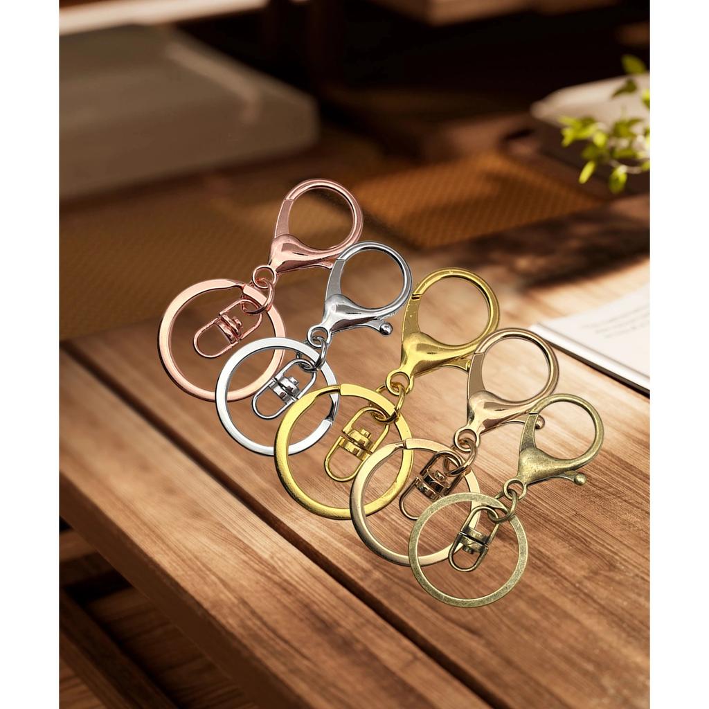 Metal Pendant With 8 Shaped Buckle, Made Of Sturdy Alloy Material, Smooth And Proof Surface, And Smooth Fastening