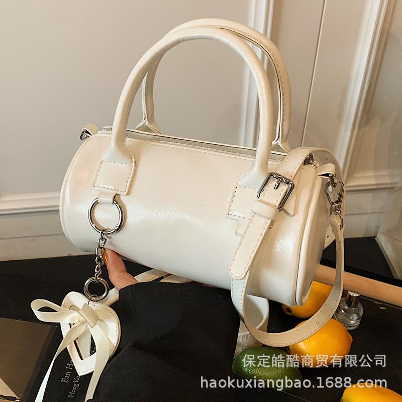 Niche design bag women's 2025 new summer versatile shoulder messenger bag Korean version ins portable cylinder bag