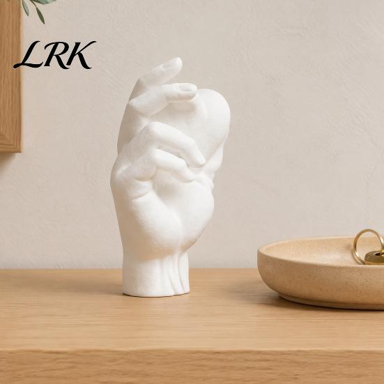Modern Desktop Ornaments Hand Holding Heart 3D Printed Figurine, Minimalist Sculptural Desk Decor, Romantic Wedding Room Decoration Home Accent