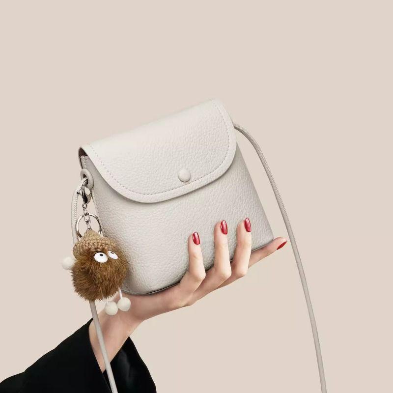Women s 2025 spring and summer retro shoulder bag versatile messenger bag commuter mobile phone bag fashionable women s shoulder bag