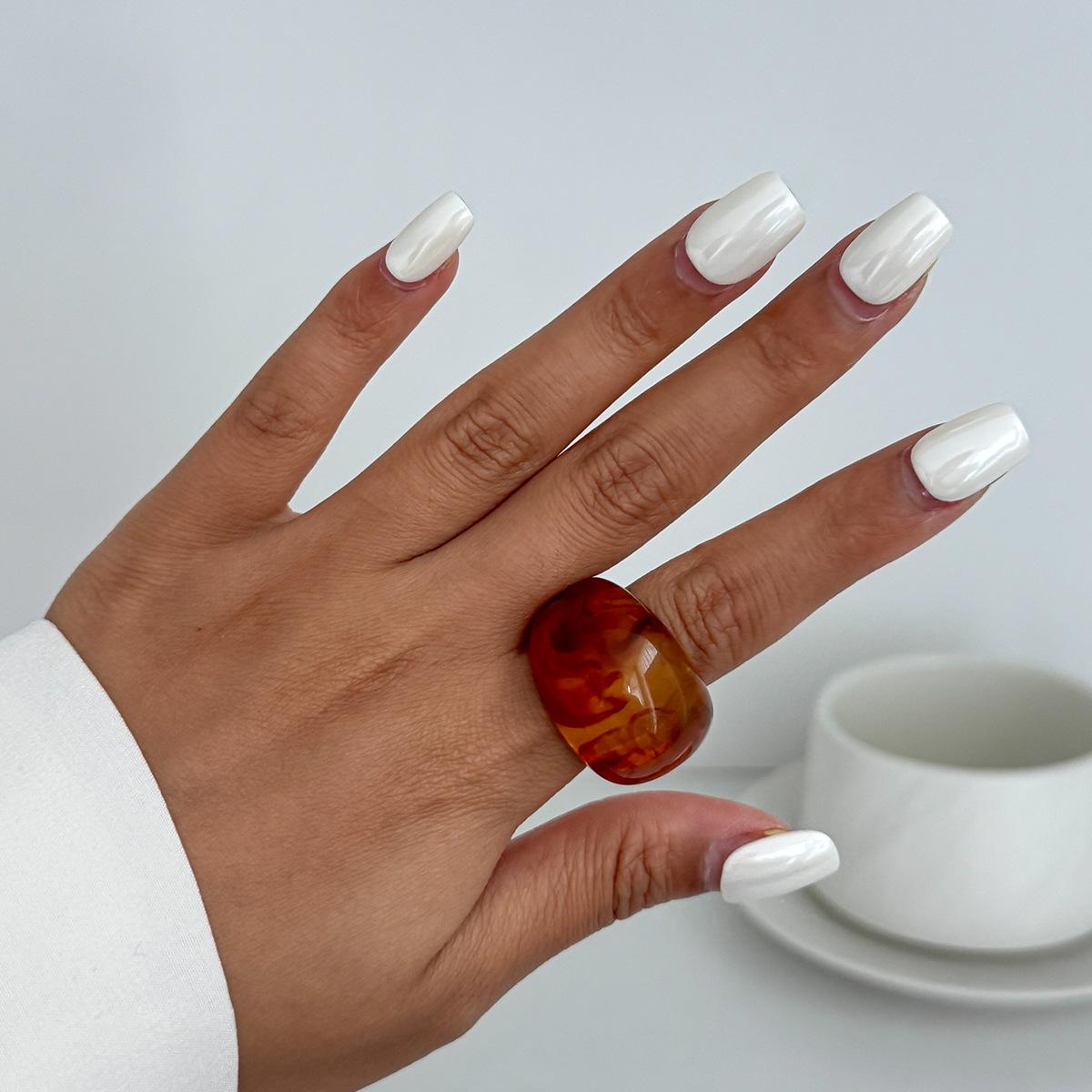 

Ретро Штабелируемое Прозрачное Кольцо из Смолы: Цветное широкое кольцо-арка