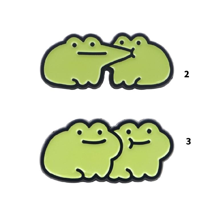 Playful Frogs Brooch Lapel Pin Charming Frogs Brooch Pin for Backpacks and Apparel Unique Gift for Friend and Family