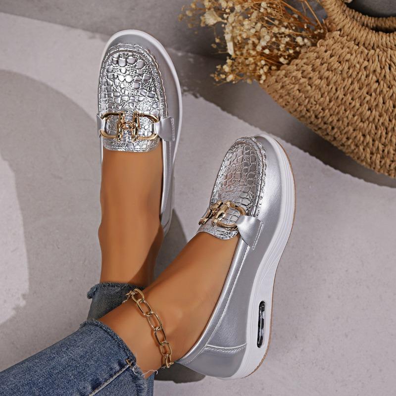 Women's New Leather Metal Casual Single Shoes Lightweight Breathable Large Size Women's Shoes