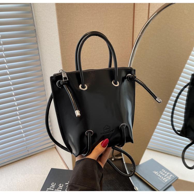 High Value Bag Women's New Fashion High Sense Handbag Versatile Large Capacity Shoulder Messenger Bag