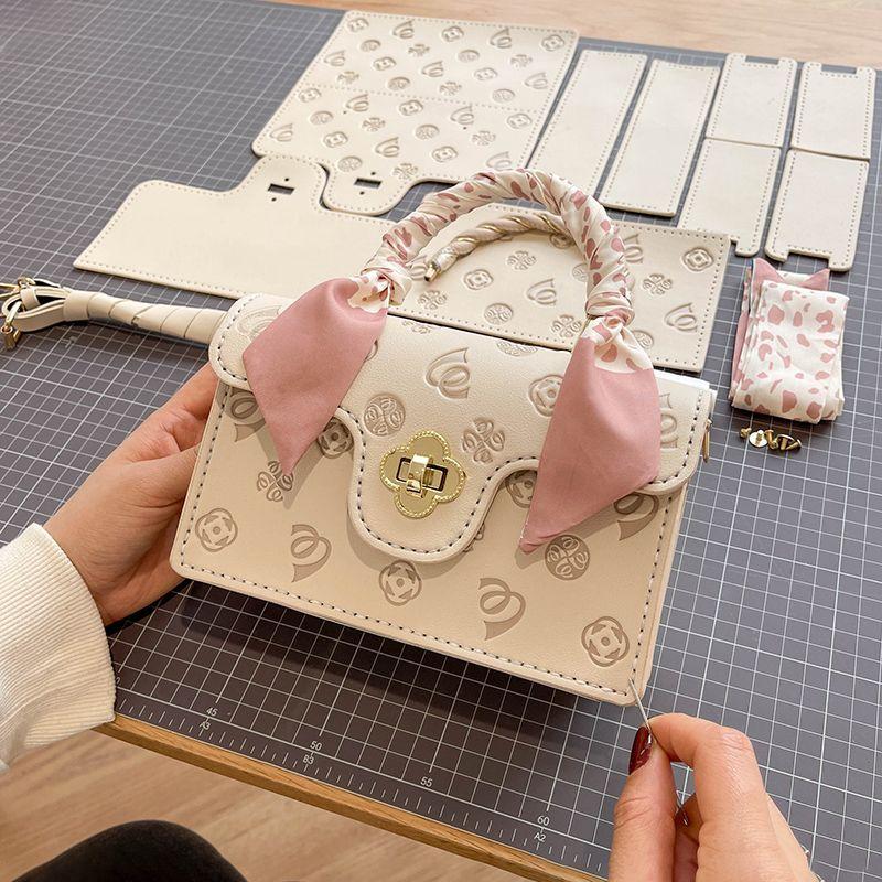 

Walking Heart Hand-Woven Girlfriend Messenger Bag DIY Beige [material package + send tutorial]]