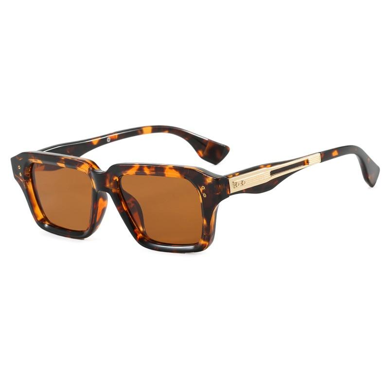 New Retro Square Women Sunglasses Rivet Punk Design Classic High Quality UV400 Trendy Glasses for Men and Women