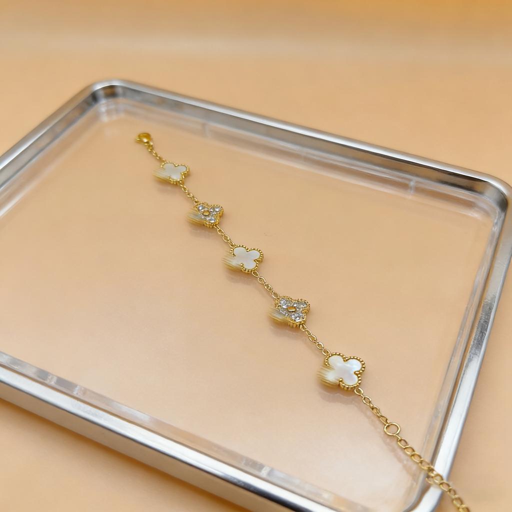 High-end Titanium Steel Four-leaf Clover Bracelet Fashion Classic Women's Zircon Bracelet