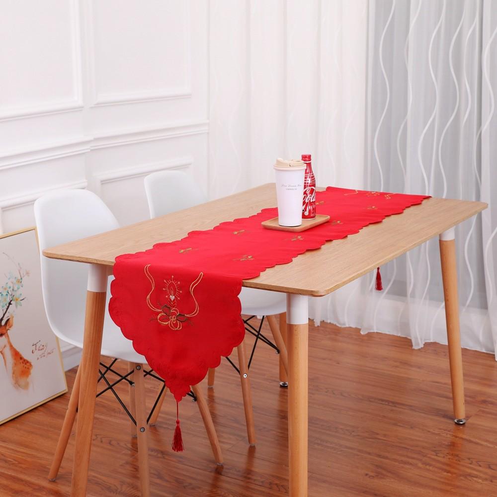 European Embroidery Faceless Old Man Table Runner - Christmas Decoration